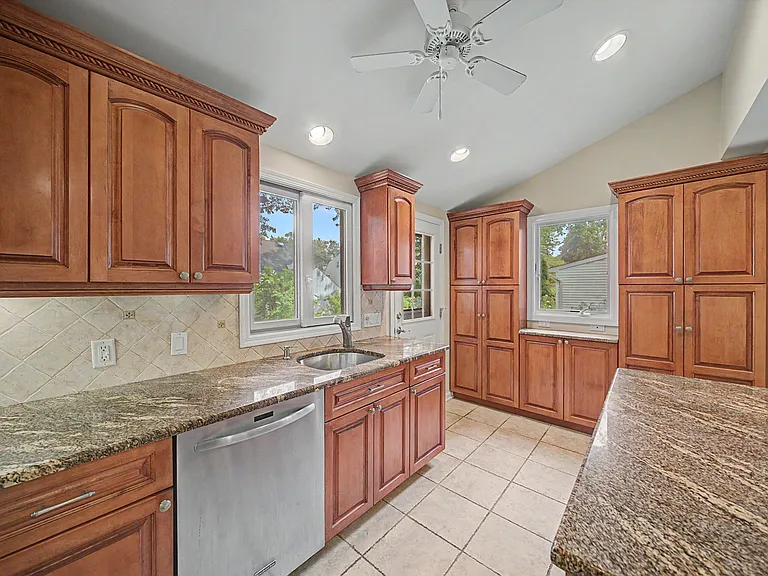 34 Esmond Pl — Photo 3