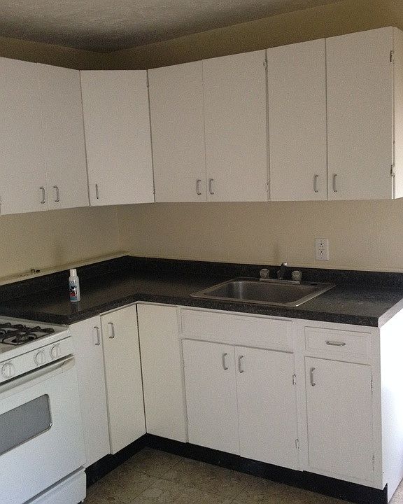 2nd image of 634 Pleasant St SE
