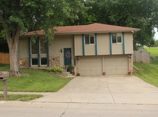 4925 Red Rock Ave, Omaha, NE 68157