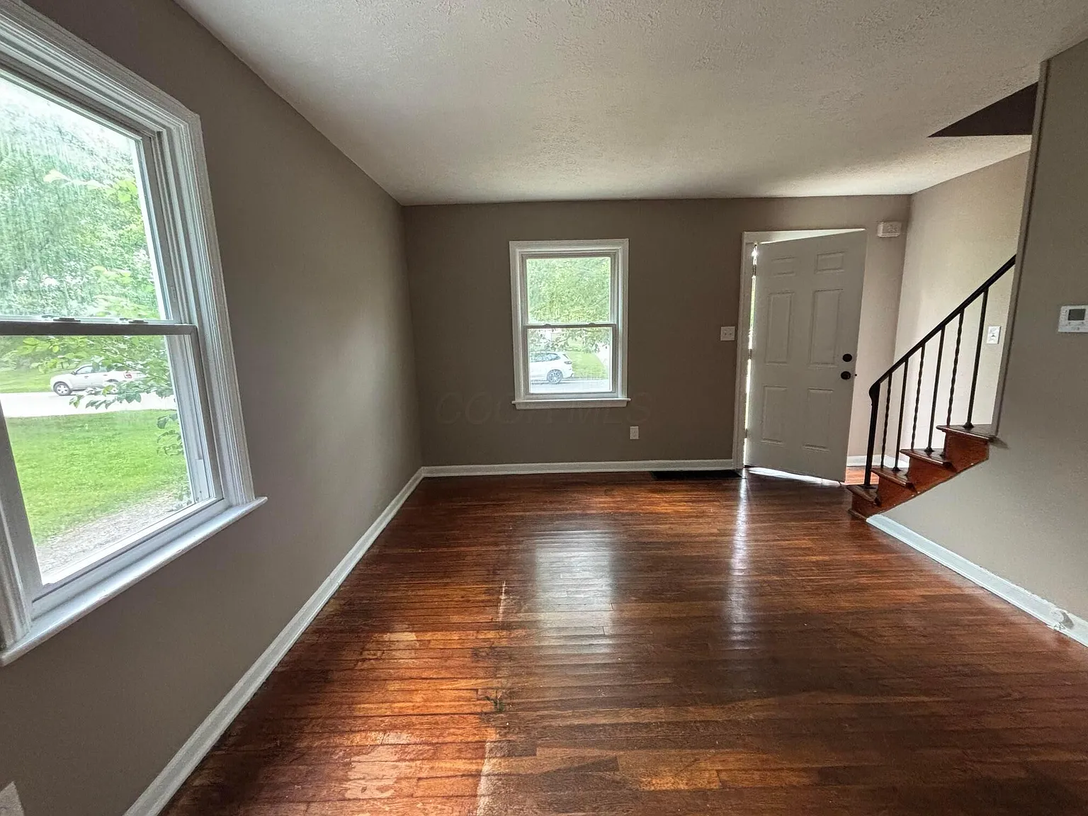 2 bed, 1.0 bath, 1457 sqft, $1,100 — Photo 2