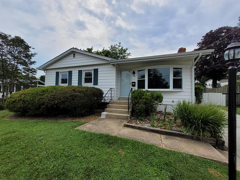 1043 Welsh Dr — Photo 1