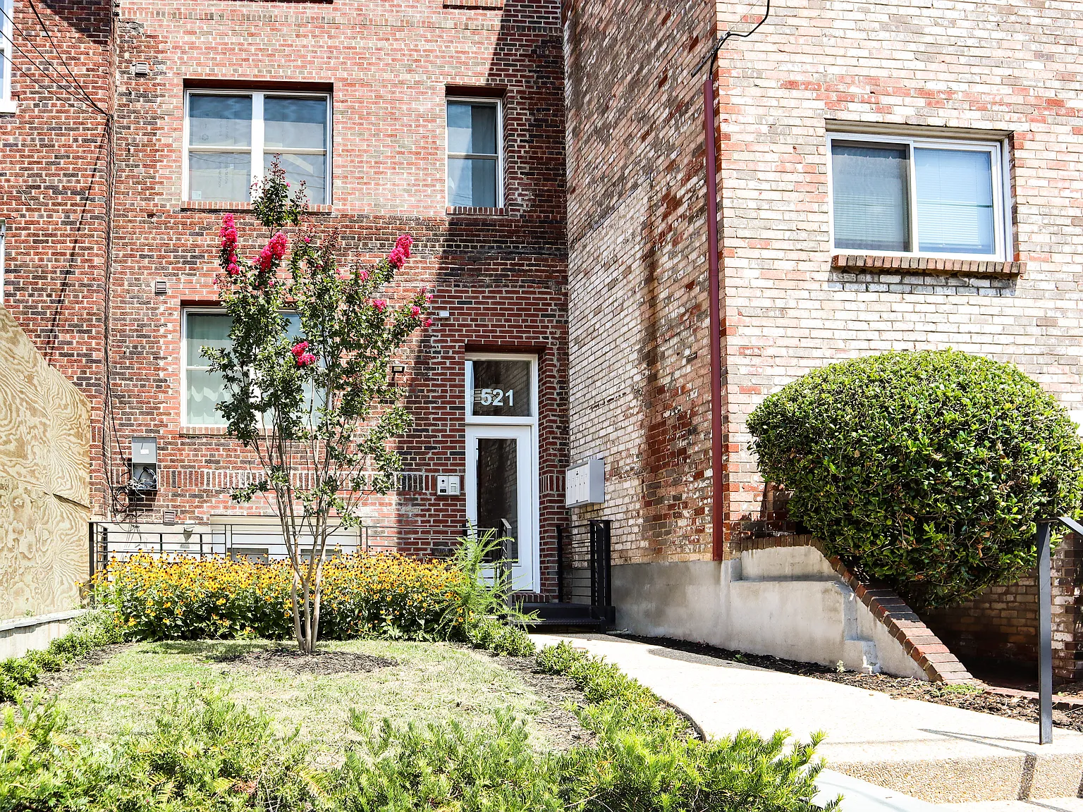 3 bed, 1300 sqft, $2,990 — Photo 1