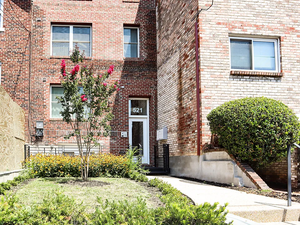 520 Kennedy St NW #4