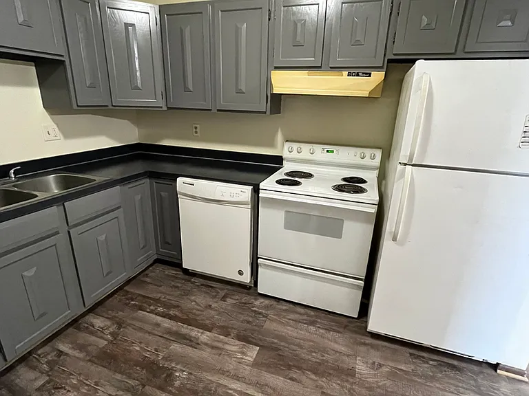 313 W Interstate Ave — Photo 2
