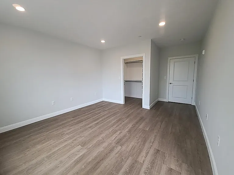 320 Middlesex Ave #B303 — Photo 14