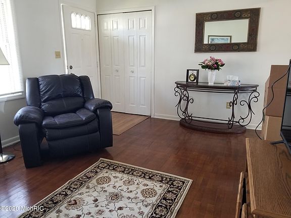 5th image of 730 Knollwood Dr