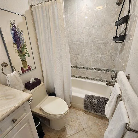 6437 Bay Club Dr #4 — Photo 33