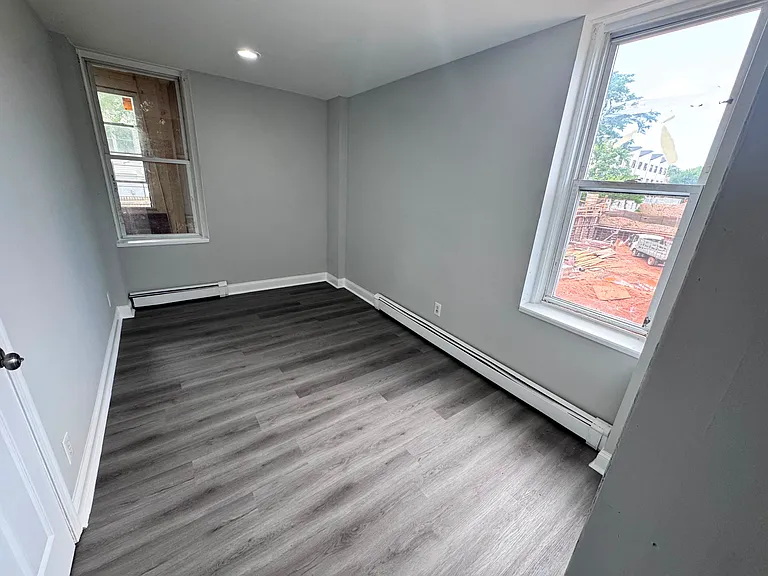 367 Morris Ave #2F — Photo 6