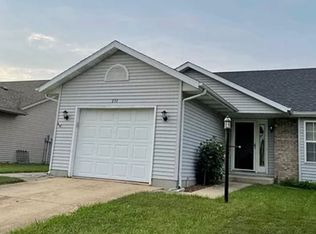 211 Eagle Ridge Dr, Chatham, IL 62629