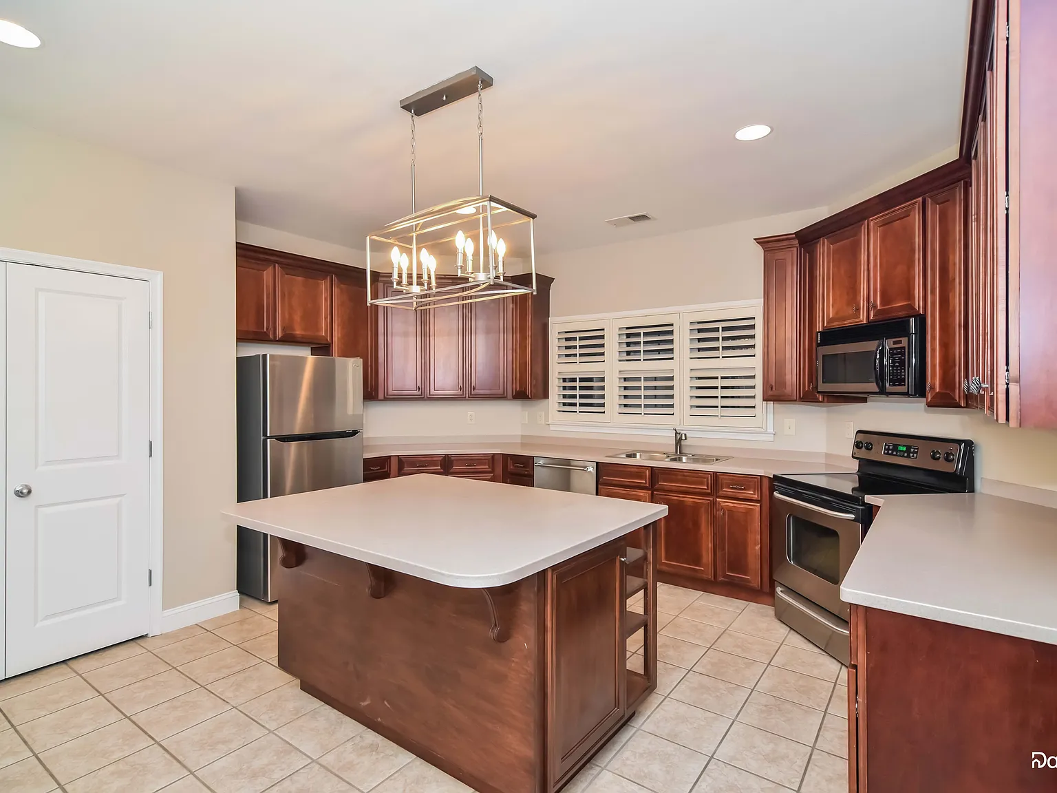 3 bed, 2.0 bath, 1988 sqft, $2,185 — Photo 4
