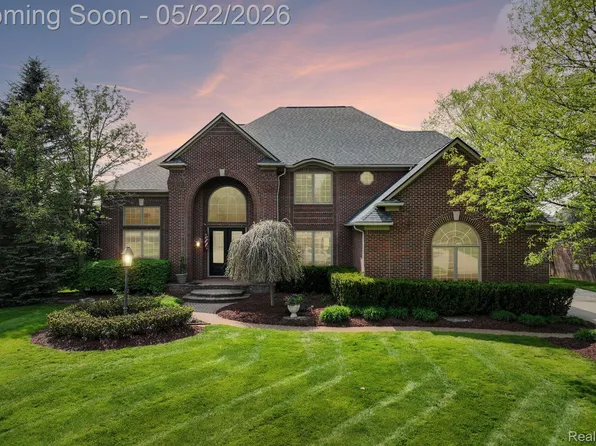 2738 Pebble Beach Dr, Oakland, MI 48363