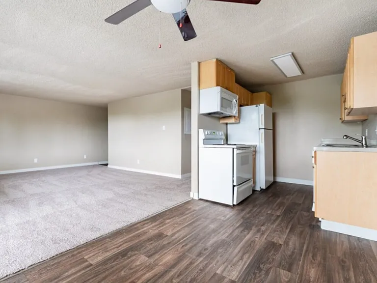 COURTYARD APTS-MUKILTEO — Photo 31