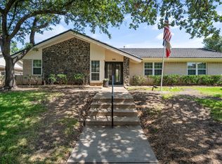 810 Cambridge Pl, Grand Prairie, TX 75051