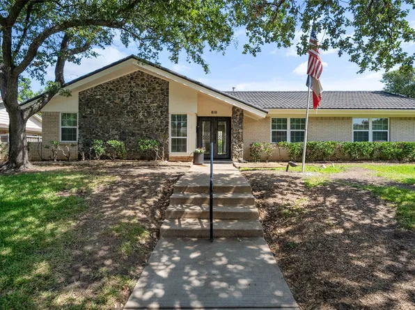 810 Cambridge Pl, Grand Prairie, TX 75051