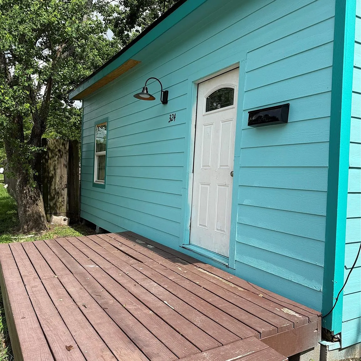 2 bed, 1.0 bath, 850 sqft, $1,300 — Photo 1