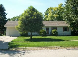 517 W Kimball Ave, Woodstock, IL 60098