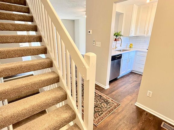 3rd image of 755 Parkbluff Way