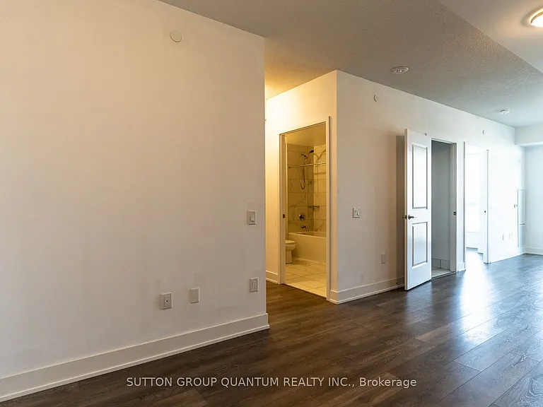 204 Burnhamthorpe Rd E #1105 — Photo 11