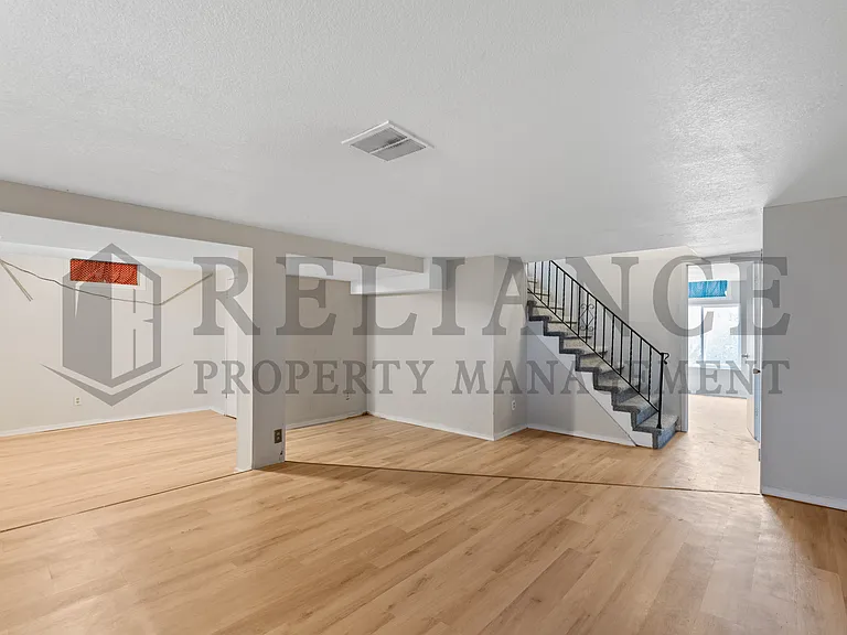 1555 N Northeast Pkwy — Photo 26