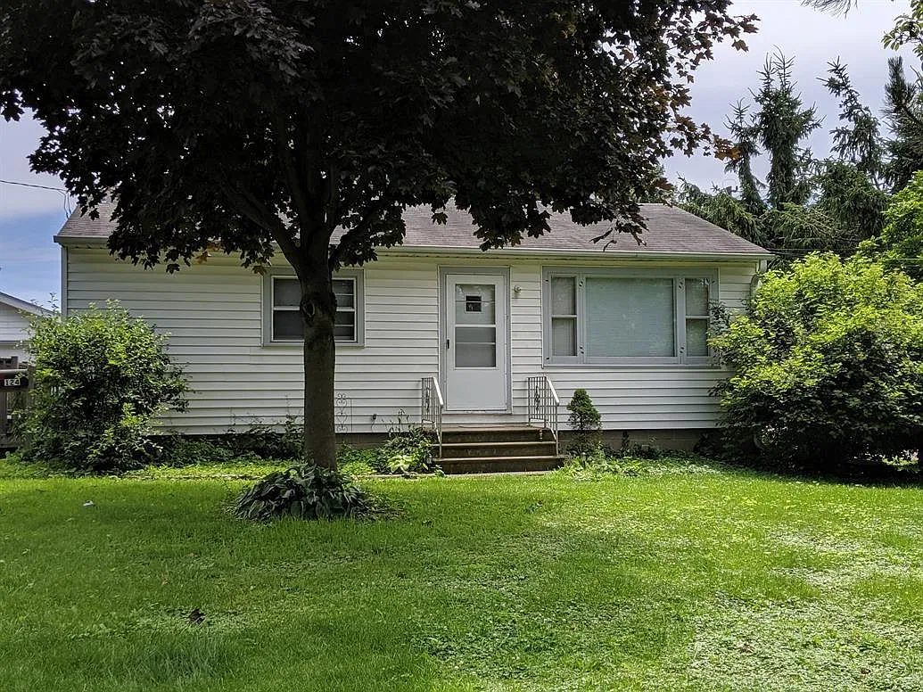2 bed, $1,100 — Photo 1