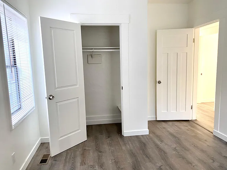 4457 Whitman Ave N — Photo 24