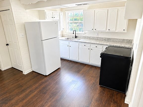 5th image of 303 Circle Ave