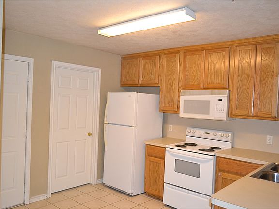3rd image of 1009 Sun Meadow Ct