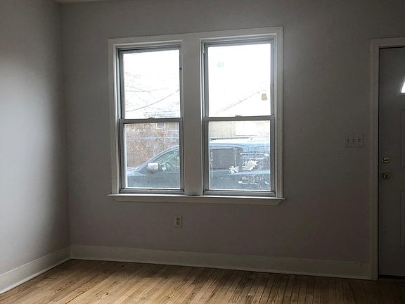 5th image of 137 Cedar Aly