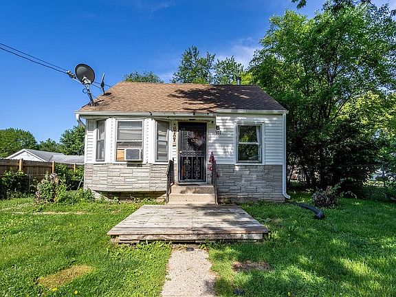 2nd image of 301 Vincent Ave