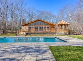 41 Old Squires Rd, Hampton Bays, NY 11946