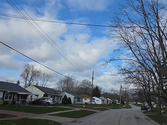 5th image of 976 Oakwood Dr