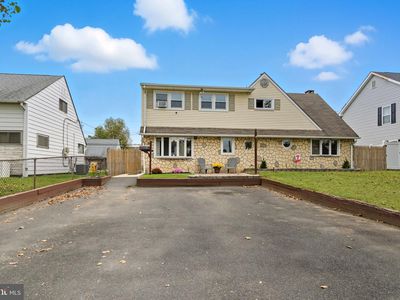 9 Newberry Ln, Levittown, PA, 19054