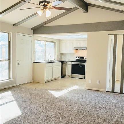 3rd image of 2509 Surrey Cir