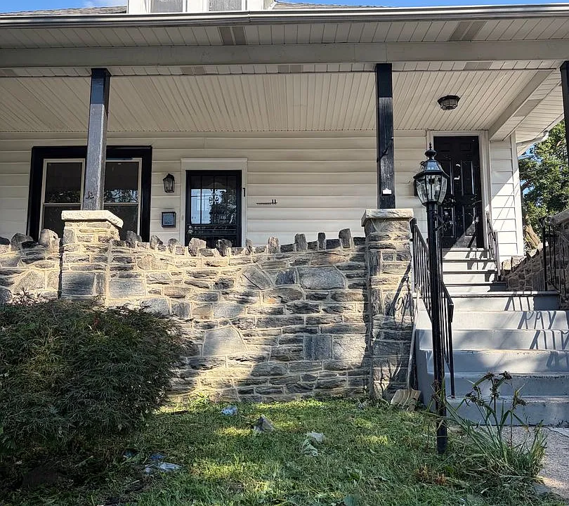 11 Cloverdale Ave