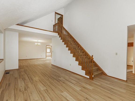 2nd image of 133 E Lake Dr