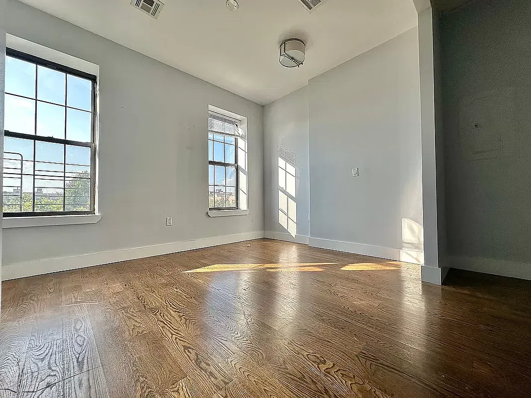 634 Kosciuszko Street — Photo 4