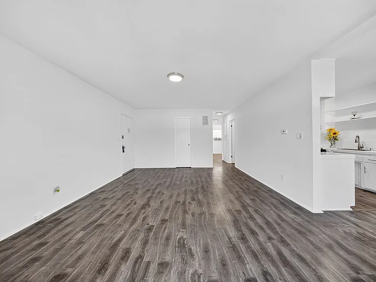 10736 Magnolia Blvd — Photo 13