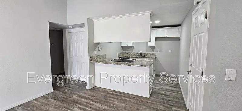 2 bed, 1.0 bath, 963 sqft, $2,200 — Photo 4