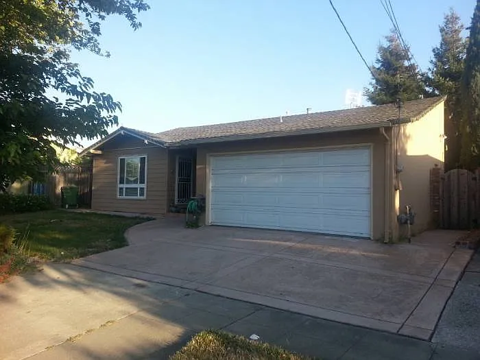 2526 Bradford Ave photo 1