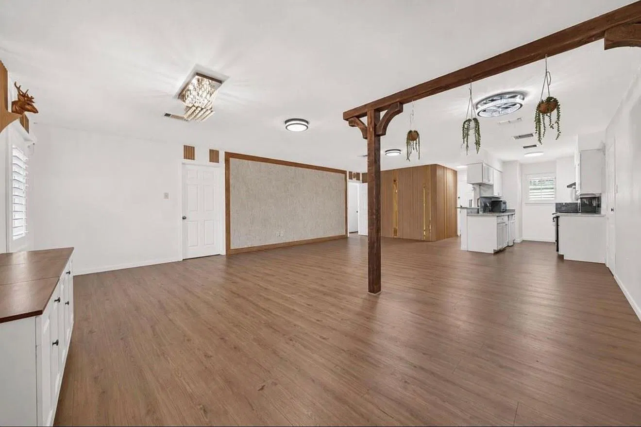 5 bed, 2.5 bath, 1556 sqft, $2,400 — Photo 4