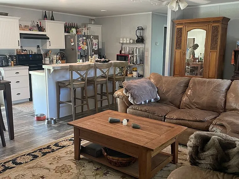 820 Crest Dr — Photo 4