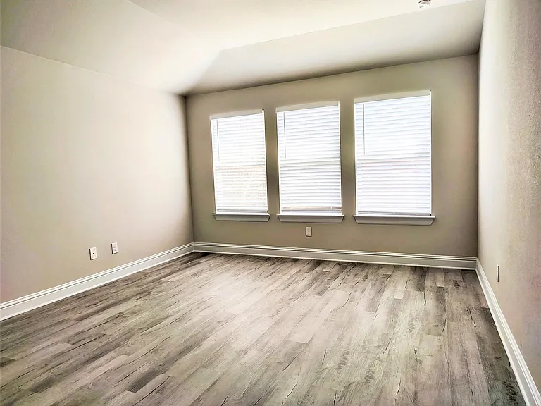 7801 Dakota Cir — Photo 15