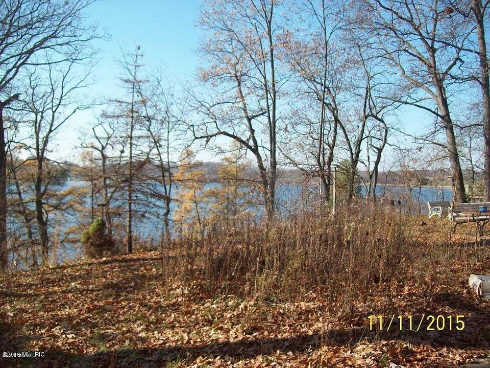 2nd image of 322 Lakeside Dr
