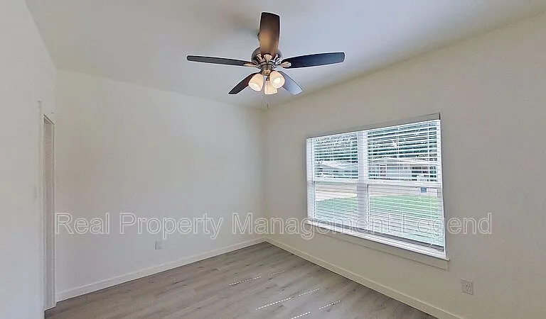 1009 Dubois St — Photo 6