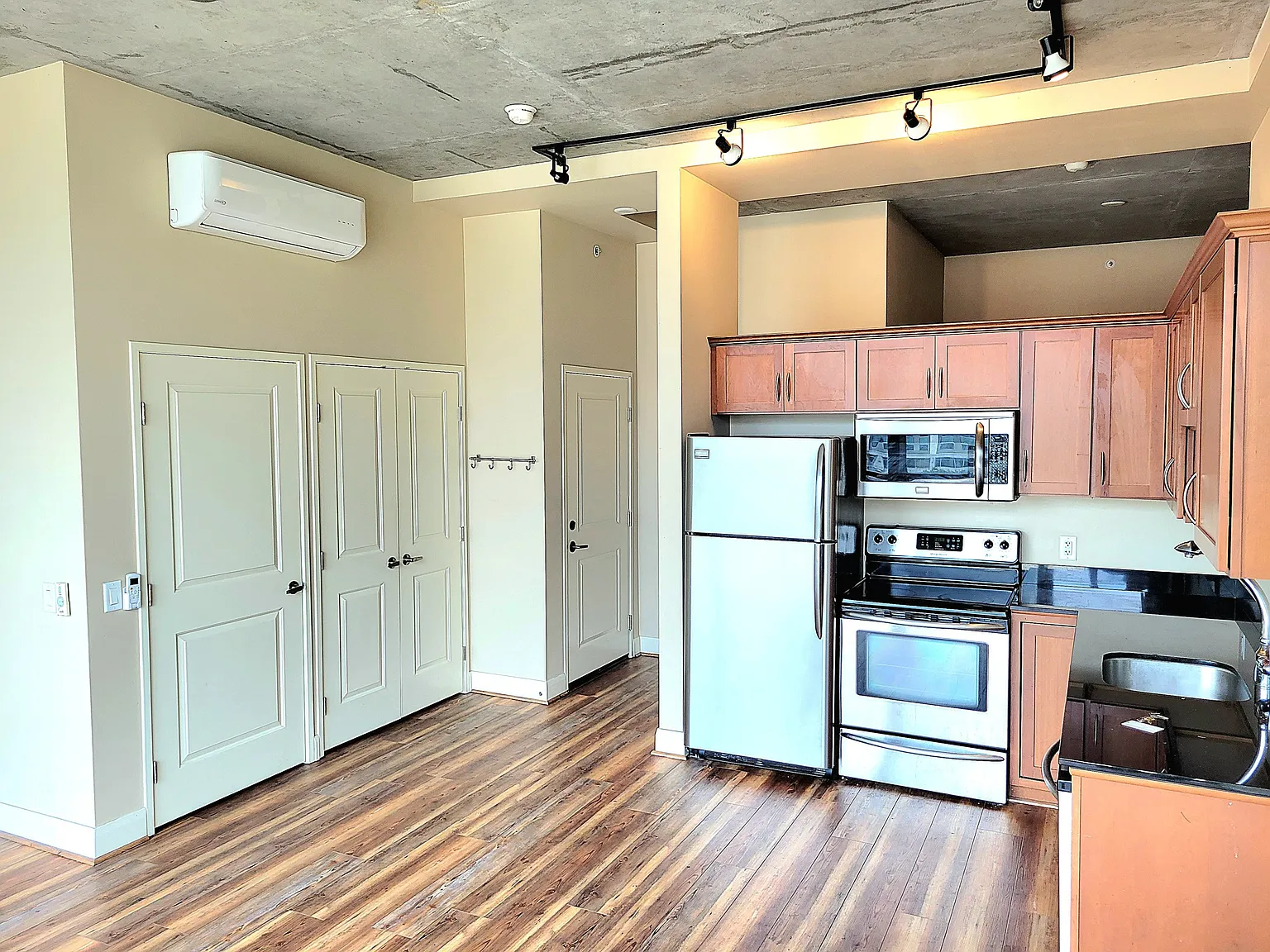1 bed, 535 sqft, $1,950 — Photo 2