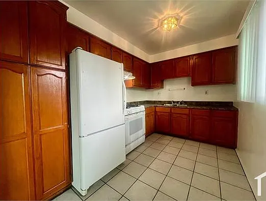3 bed, 1005 sqft, $3,100 — Photo 3