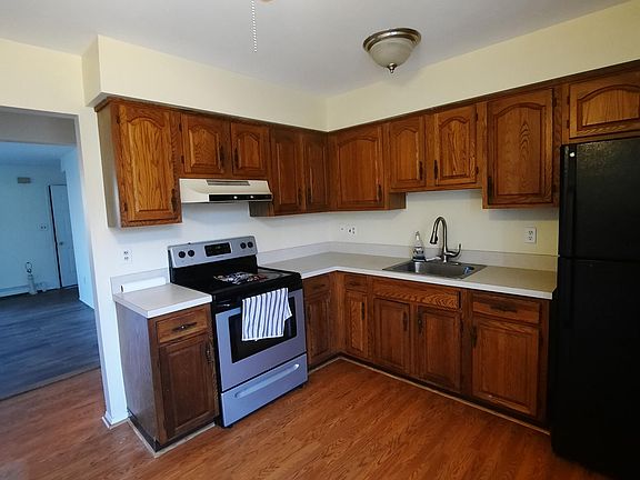 4th image of 845 Broadway Ave