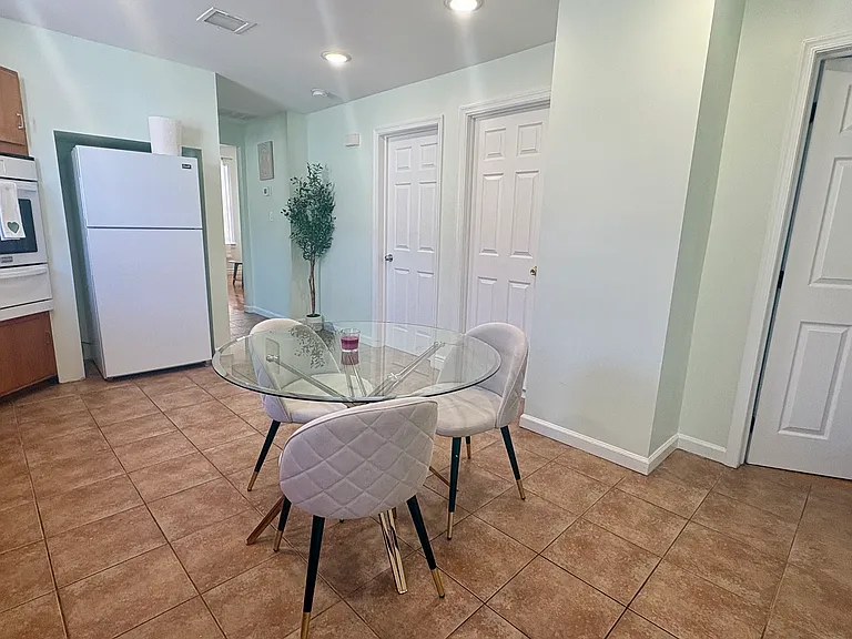 261 Maple St #2 — Photo 10