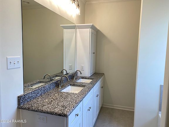 4th image of 102 Deerfield Loop