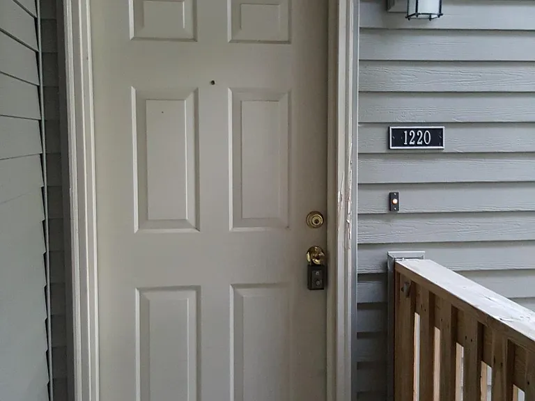 1220 Ravens Crest Dr — Photo 2